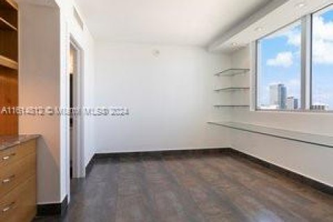 Condominio en venta en Miami, Florida, 3 dormitorios, 168.9 m2 № 1236655 - foto 18