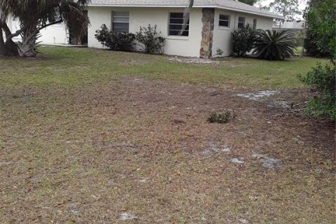 House in Babson Park, Florida 3 bedrooms, 119.1 sq.m. № 939505 - photo 1