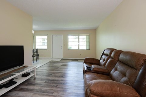 Condo in Vero Beach, Florida, 1 bedroom  № 1217623 - photo 25