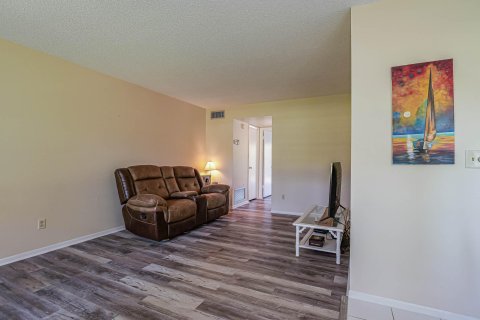 Condo in Vero Beach, Florida, 1 bedroom  № 1217623 - photo 26