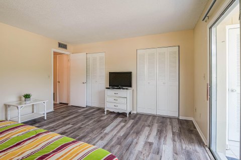 Condo in Vero Beach, Florida, 1 bedroom  № 1217623 - photo 23