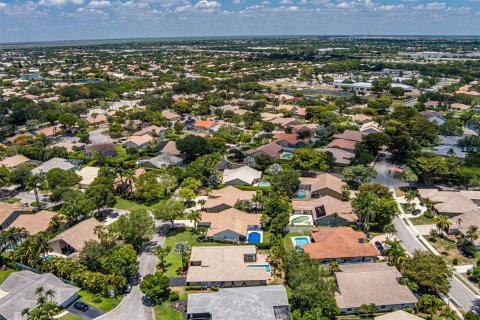 House in Coral Springs, Florida 5 bedrooms, 261.52 sq.m. № 1217624 - photo 6