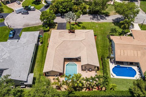 Villa ou maison à vendre à Coral Springs, Floride: 5 chambres, 261.52 m2 № 1217624 - photo 2