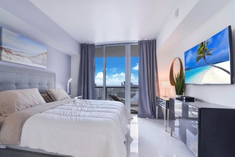 Condominio en venta en Hallandale Beach, Florida, 2 dormitorios, 95.69 m2 № 970244 - foto 7