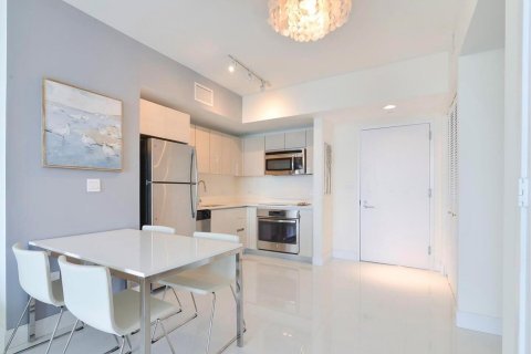 Condominio en venta en Hallandale Beach, Florida, 2 dormitorios, 95.69 m2 № 970244 - foto 9
