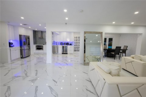 Villa ou maison à vendre à Hialeah, Floride: 3 chambres, 184.69 m2 № 1232628 - photo 23