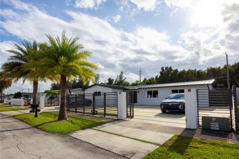 Villa ou maison à vendre à Hialeah, Floride: 3 chambres, 184.69 m2 № 1232628 - photo 5