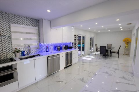 Villa ou maison à vendre à Hialeah, Floride: 3 chambres, 184.69 m2 № 1232628 - photo 27