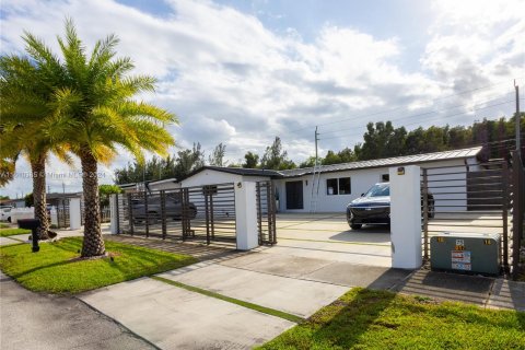 Villa ou maison à vendre à Hialeah, Floride: 3 chambres, 184.69 m2 № 1232628 - photo 3