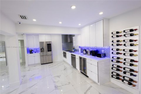 Villa ou maison à vendre à Hialeah, Floride: 3 chambres, 184.69 m2 № 1232628 - photo 29