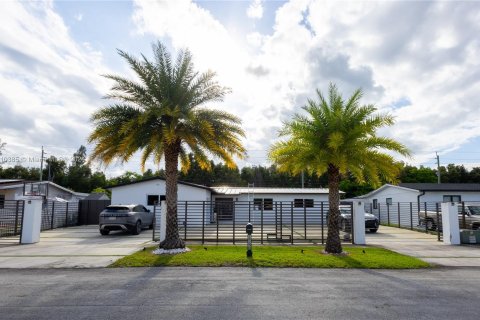 Villa ou maison à vendre à Hialeah, Floride: 3 chambres, 184.69 m2 № 1232628 - photo 1