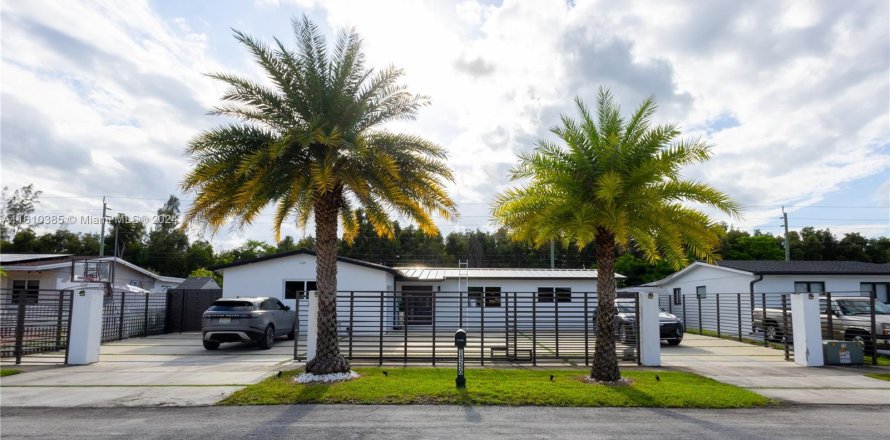 Casa en Hialeah, Florida 3 dormitorios, 184.69 m2 № 1232628