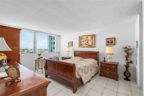 Condo in Miami Beach, Florida, 2 bedrooms  № 1232630 - photo 16