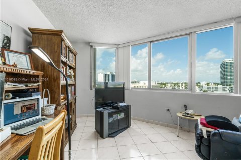 Condo in Miami Beach, Florida, 2 bedrooms  № 1232630 - photo 7