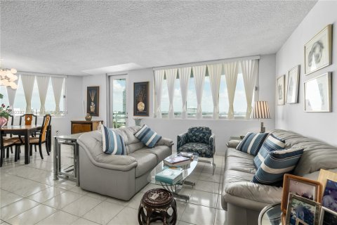 Condo in Miami Beach, Florida, 2 bedrooms  № 1232630 - photo 5