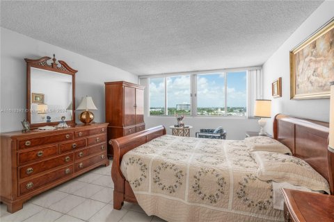 Condo in Miami Beach, Florida, 2 bedrooms  № 1232630 - photo 18