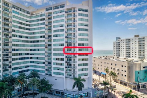 Condo in Miami Beach, Florida, 2 bedrooms  № 1232630 - photo 12