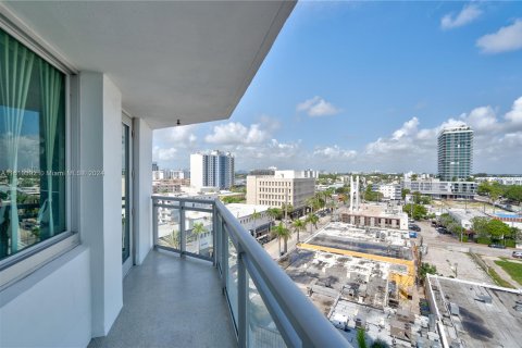 Condo in Miami Beach, Florida, 2 bedrooms  № 1232630 - photo 9