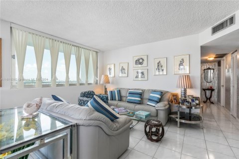 Condo in Miami Beach, Florida, 2 bedrooms  № 1232630 - photo 4