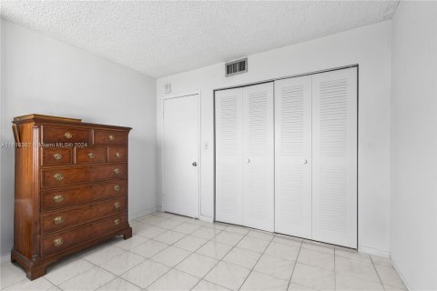 Condo in Miami Beach, Florida, 2 bedrooms  № 1232630 - photo 22