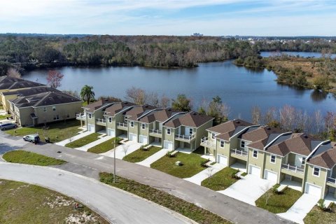 Townhouse in Davenport, Florida 4 bedrooms, 189.06 sq.m. № 1091001 - photo 1