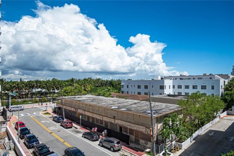 Condo in Miami Beach, Florida, 1 bedroom  № 1281493 - photo 21