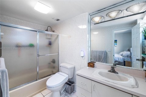 Condo in Miami Beach, Florida, 1 bedroom  № 1281493 - photo 19