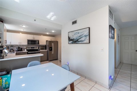 Condo in Miami Beach, Florida, 1 bedroom  № 1281493 - photo 9