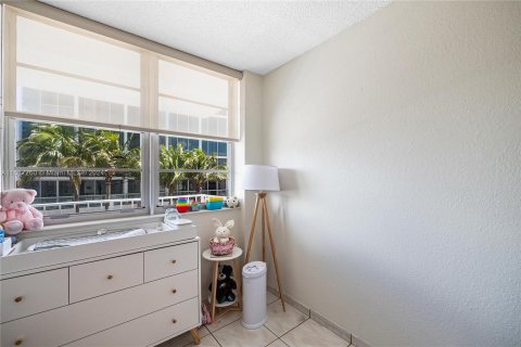 Condo in Miami Beach, Florida, 1 bedroom  № 1281493 - photo 13