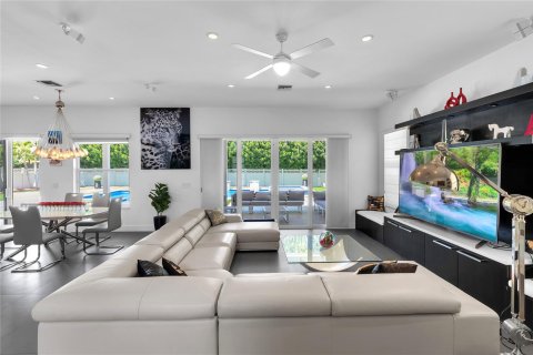 Casa en venta en Coral Springs, Florida, 4 dormitorios, 307.88 m2 № 1118588 - foto 7