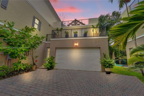 Adosado en venta en Fort Lauderdale, Florida, 3 dormitorios, 303.7 m2 № 1272517 - foto 1