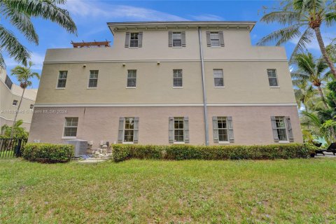 Townhouse in Fort Lauderdale, Florida 3 bedrooms, 303.7 sq.m. № 1272517 - photo 27