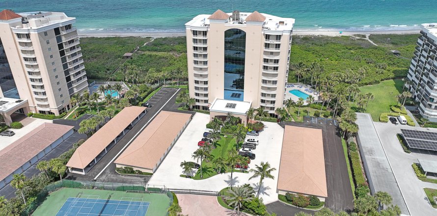 Condominio en Hutchinson Island South, Florida, 3 dormitorios  № 1185320