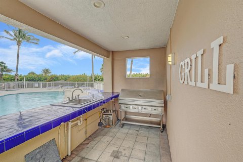 Condo in Hutchinson Island South, Florida, 3 bedrooms  № 1185320 - photo 8