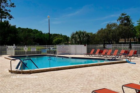 Condominio en venta en New Port Richey, Florida, 1 dormitorio, 72.37 m2 № 1403982 - foto 15