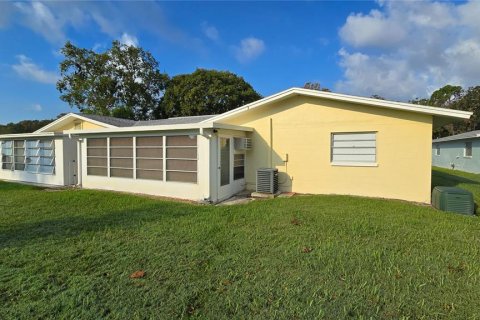 Condominio en venta en New Port Richey, Florida, 1 dormitorio, 72.37 m2 № 1403982 - foto 13