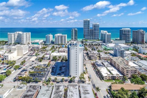 Condo in Miami Beach, Florida, 1 bedroom  № 1290938 - photo 2