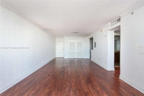 Condo in Miami Beach, Florida, 1 bedroom  № 1290938 - photo 7