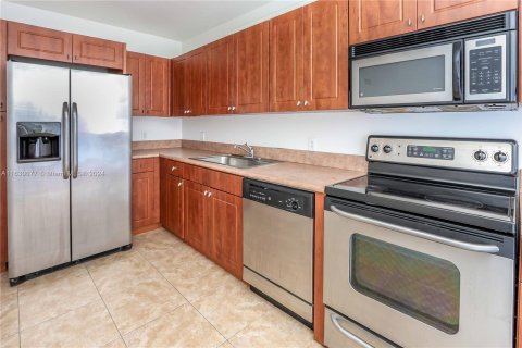 Condo in Miami Beach, Florida, 1 bedroom  № 1290938 - photo 3