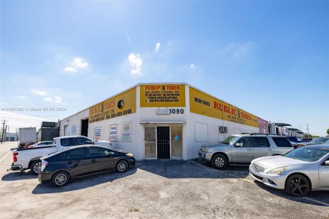 Commercial property in Hialeah, Florida № 1382020 - photo 1