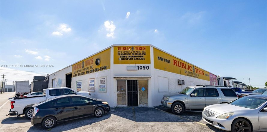 Propiedad comercial en Hialeah, Florida № 1382020