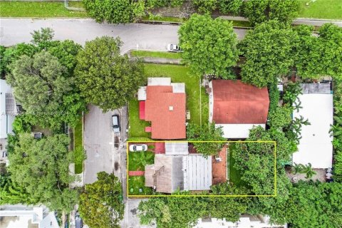 Villa ou maison à vendre à Miami, Floride: 2 chambres, 121.98 m2 № 1381925 - photo 2