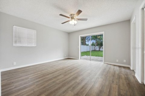 House in Winter Haven, Florida 3 bedrooms, 168.06 sq.m. № 1383917 - photo 13