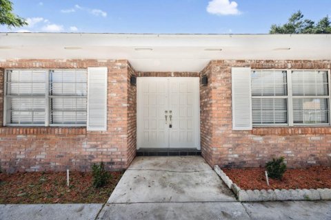 House in Winter Haven, Florida 3 bedrooms, 168.06 sq.m. № 1383917 - photo 2