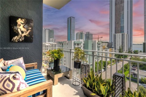 Condominio en venta en Miami, Florida, 2 dormitorios, 117.52 m2 № 1375686 - foto 11