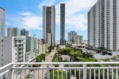 Copropriété à vendre à Miami, Floride: 2 chambres, 117.52 m2 № 1375686 - photo 16