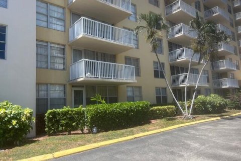 Condo in Sunny Isles Beach, Florida, 1 bedroom  № 1217381 - photo 15