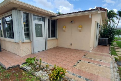 Casa en venta en Tamarac, Florida, 2 dormitorios, 125.7 m2 № 1002559 - foto 27