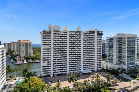 Condo in Fort Lauderdale, Florida, 2 bedrooms  № 1174510 - photo 13