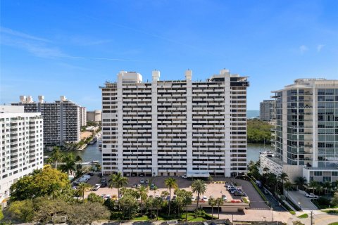 Condo in Fort Lauderdale, Florida, 2 bedrooms  № 1174510 - photo 14